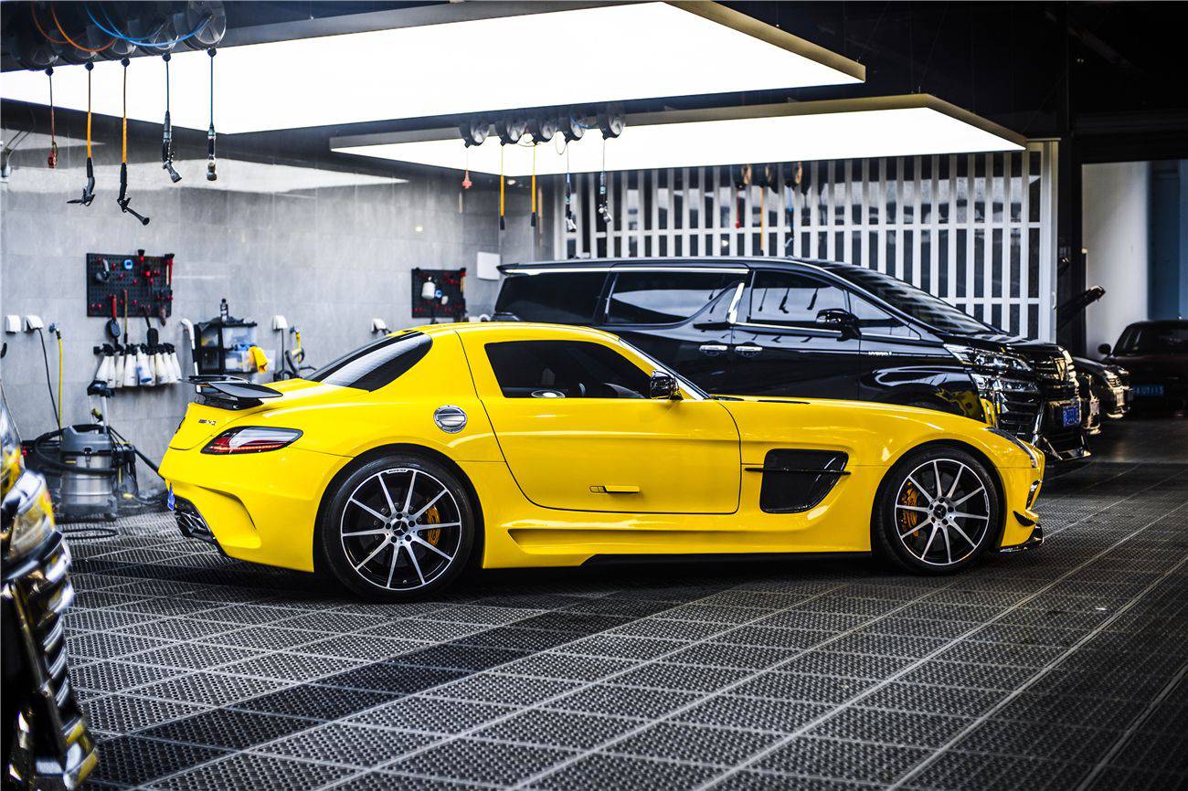 2010-2015 Mercedes Benz W197 SLS AMG BKSS Style Side Skirts & Fender - Carbonado