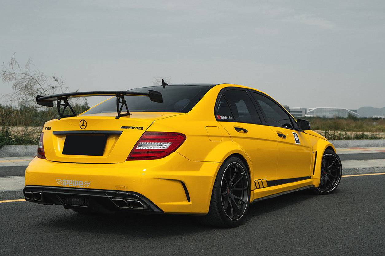 人気▲Mercedes-Benz C63 W204 2012-2014 カーボンリアディフューザー メルセデスベンツ Mercedes-Benz W204 C63 2012-2014 カーボンリップスポイラー