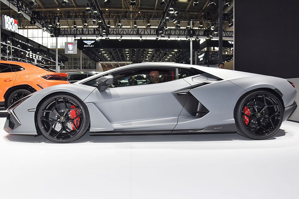 2023-UP Lamborghini Revuelto OE Style Autoclave Carbon Fiber Side Skirts