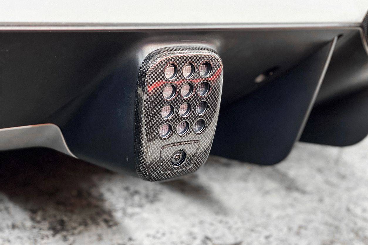 2015-2020 Ferrari 488 GTB Spyder Dry Carbon Fiber Rear Black Light Cover W / Camera Hole - Carbonado